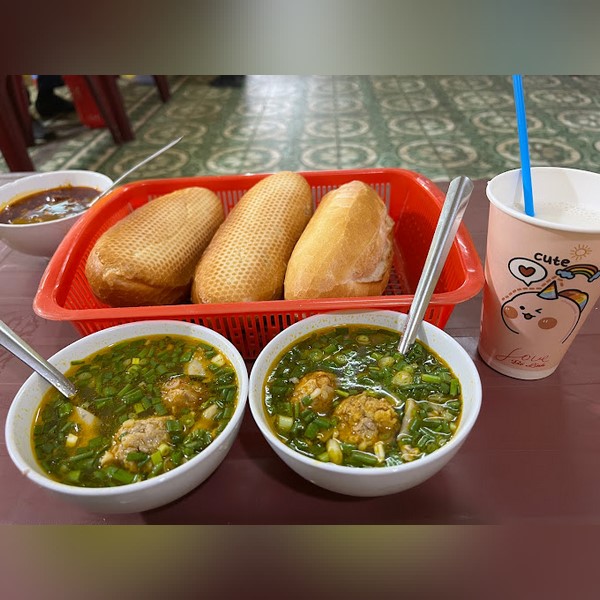 Bánh mì xíu mại bé Linh