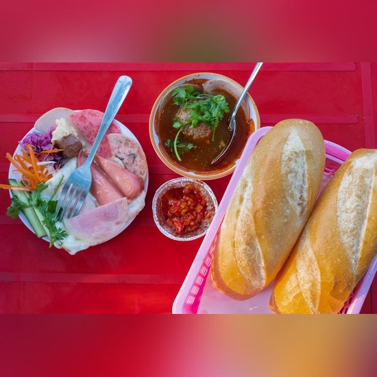 Bánh Mì Xíu Mại Phúc Hân - Hoàng Diệu: Hương Vị Độc Đáo Tại Đà Lạt