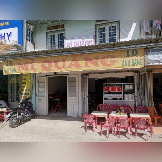 Mì Quảng Số 10 Ánh Sáng: Nét Độc Đáo Của Hương Vị Mì Quảng Tại Đà Lạt