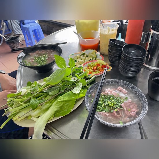 Quán Phở Thưng - Na: Hương Vị Phở Truyền Thống