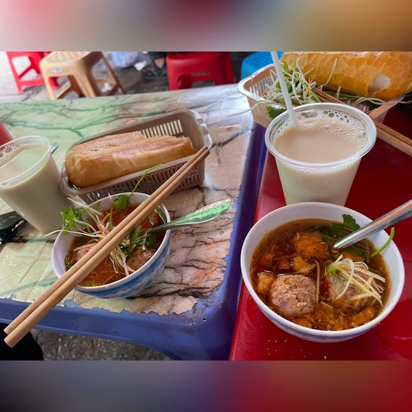 Bánh Căn Bánh Mì Xíu Mại - đặc biệt