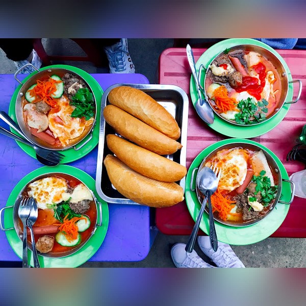 Hẻm - Bánh Mì Chảo: Hương Vị Đậm Đà Trong Hẻm Nhỏ