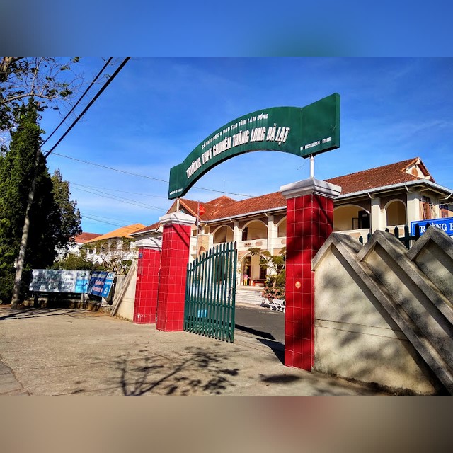 Trường THPT chuyên Thăng Long