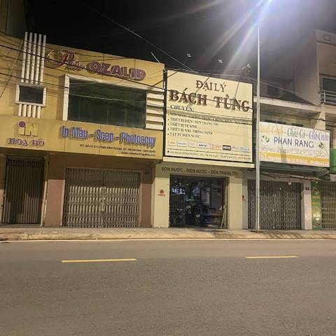 Cửa hàng thiết bị điện Bách Tùng