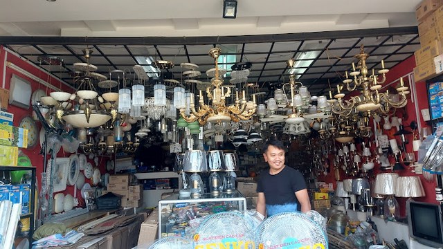 Cửa hàng thiết bị điện – Đèn trang trí Đại Lộc Phát