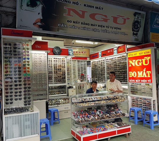 Cửa hàng Đồng hồ Mắt kính Ngữ