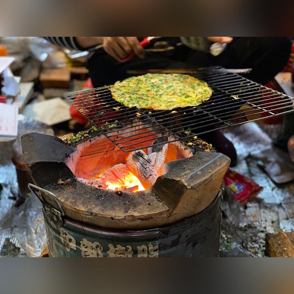 Bánh Tráng Nướng Huyền Thoại Đà Lạt - Hương Vị Gợi Nhớ
