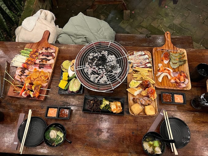 Lơ-ghim BBQ & Coffee