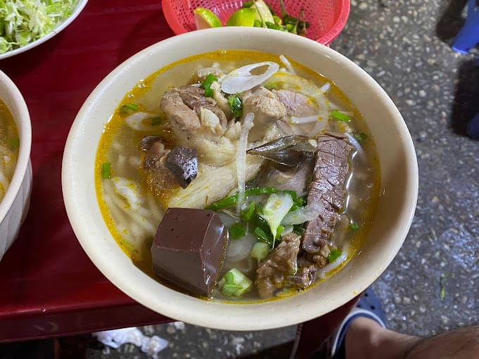 Bún bò Hồng - bún bò lâu đời tại Đà Lạt