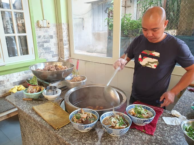 Quán Bún Bò Huế O Năm