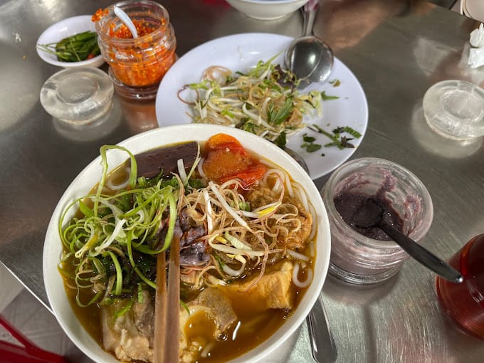 Quán Bún Riêu Cua Mẫn - bún riêu ngon Đà Lạt