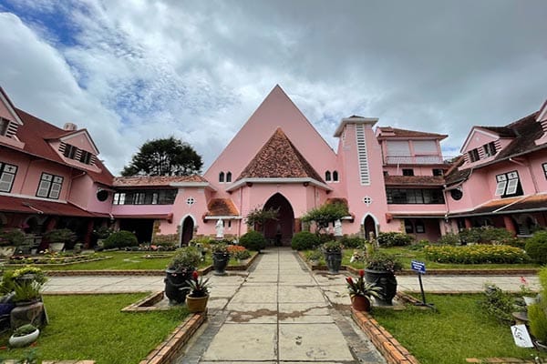 Nhà Thờ Domaine de Marie