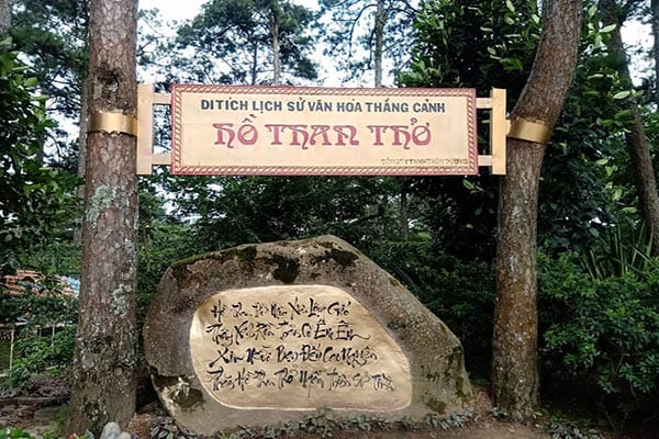 Hồ Than Thở