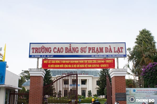 bảng hiệu trường Cao Đẳng Sư Phạm Đà Lạt