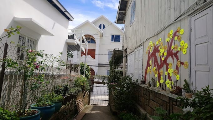 hẻm vào Homestay 