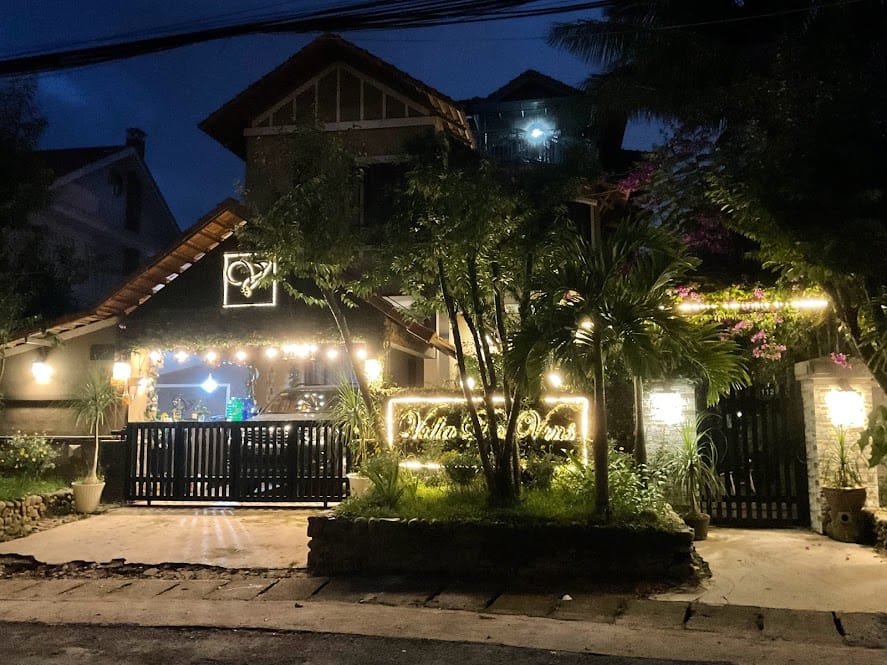 khuôn viên khách sạn