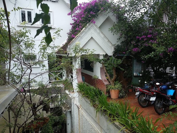 khuôn viên bên trong