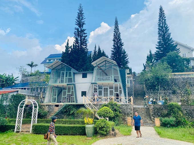 nhìn từ bên ngoài