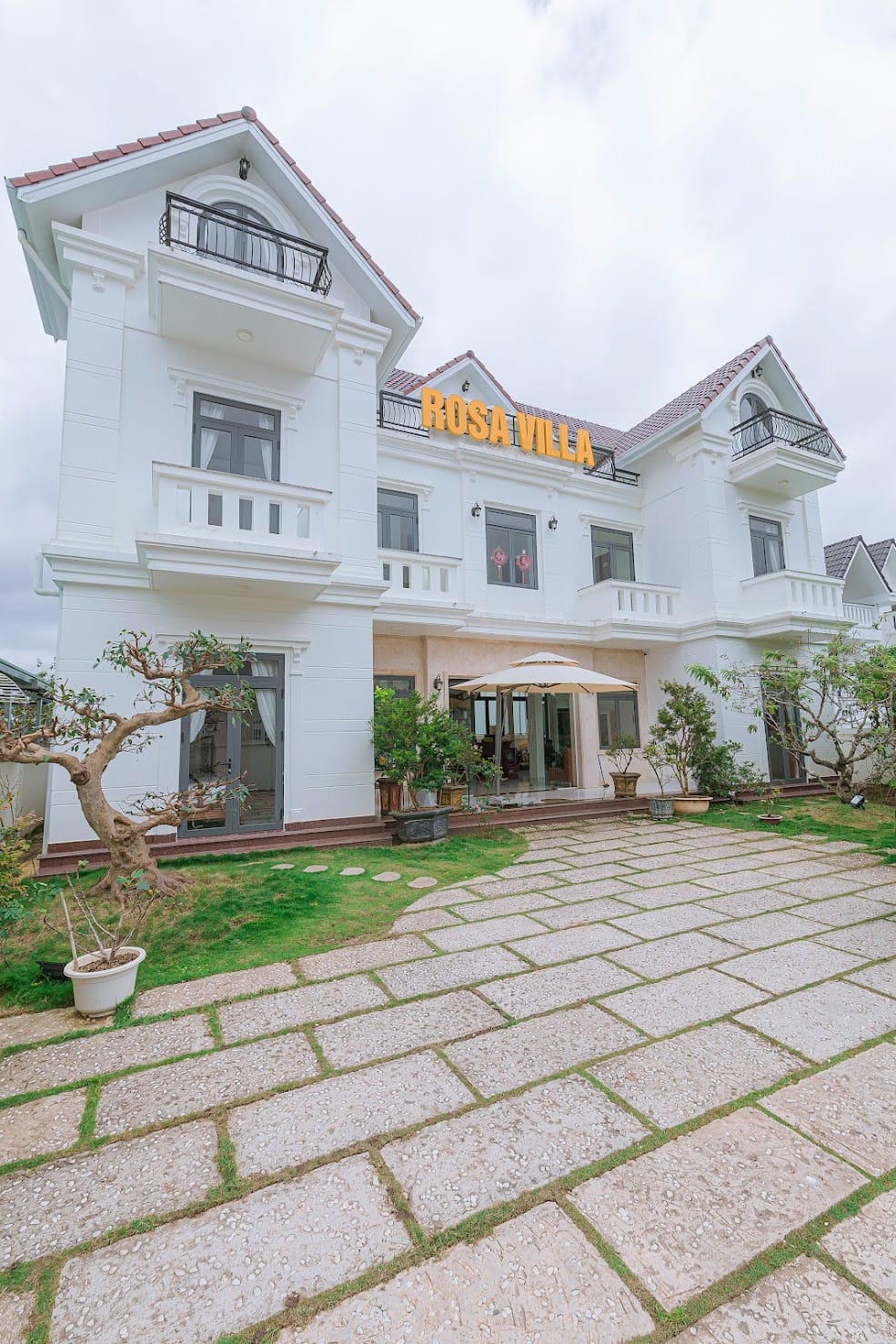 mặt tiền khách sạn