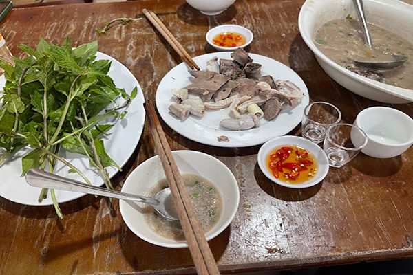 Top 10 tiệm cháo lòng ngon nổi tiếng gần đây tại Đà Lạt 27 Cháo lòng Di Linh