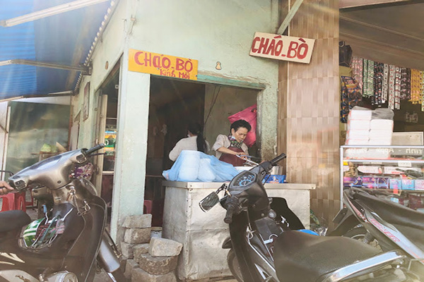 Top 10 tiệm cháo lòng ngon nổi tiếng gần đây tại Đà Lạt 35 Cháo Lòng Bò Dì Hương - cháo bò ngon Đà Lạt