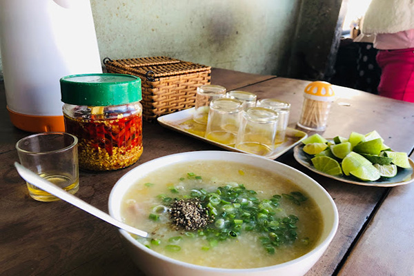 Top 10 tiệm cháo lòng ngon nổi tiếng gần đây tại Đà Lạt 36 Cháo Lòng Bò Dì Hương - cháo bò ngon Đà Lạt