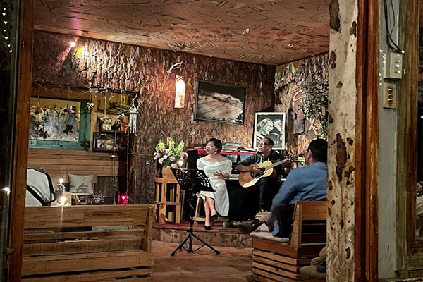 Top 8 quán cà phê acoustic Đà Lạt cực hay 22 Cafe Guitar Mộc Căn Nhà Xưa