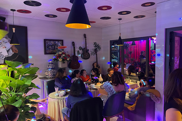 Top 7 phòng trà Đà Lạt nhẹ nhàng, lãng mạn không thể bỏ lỡ 13 Nhạc Quán Song Vy Đà Lạt
