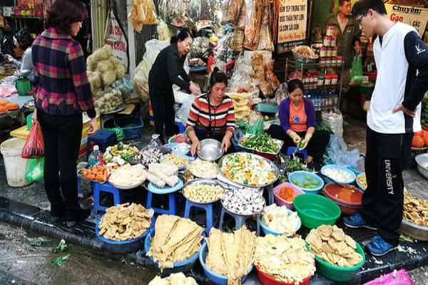 Top 14 khu chợ gần đây ở Đà Lạt nổi tiếng bạn nên ghé tham quan 36 Chợ Yersin - chợ nổi tiếng nông sản Đà Lạt