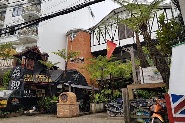 Top 14 quán cà phê phong cách Retro nổi tiếng tại Đà Lạt 51 Woodstock coffee - Đà Lạt