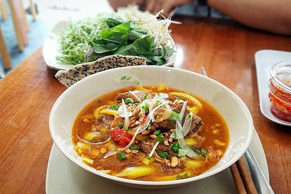 Ăn gì buổi tối Đà Lạt? Tổng hợp những quán ăn tối Đà Lạt ngon nên thử 28 Mì Quảng Chili – Đặc sản Quảng Nam tại Đà Lạt