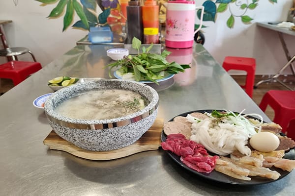 Ăn gì buổi tối Đà Lạt? Tổng hợp những quán ăn tối Đà Lạt ngon nên thử 29 Ăn tối Đà Lạt tại quán Phở Hiếu