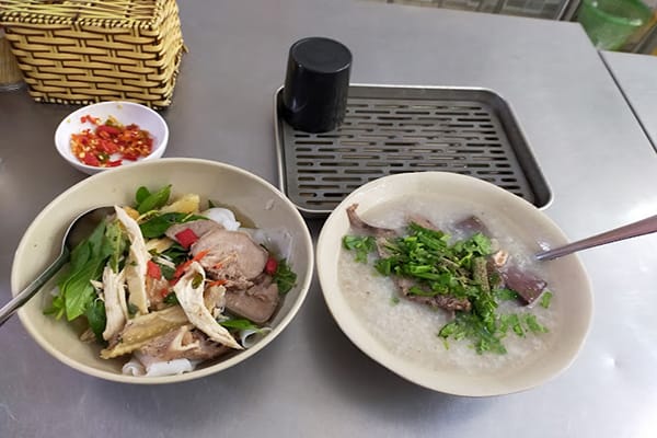 Ăn gì buổi tối Đà Lạt? Tổng hợp những quán ăn tối Đà Lạt ngon nên thử 20 BÁNH ƯỚT LÒNG GÀ, CHÁO GÀ – MÓN ĂN TỐI ĐÀ LẠT THƠM NGON KHÓ CƯỠNG