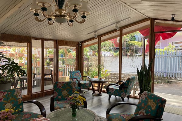 Còn Nắng Trên Đồi cafe