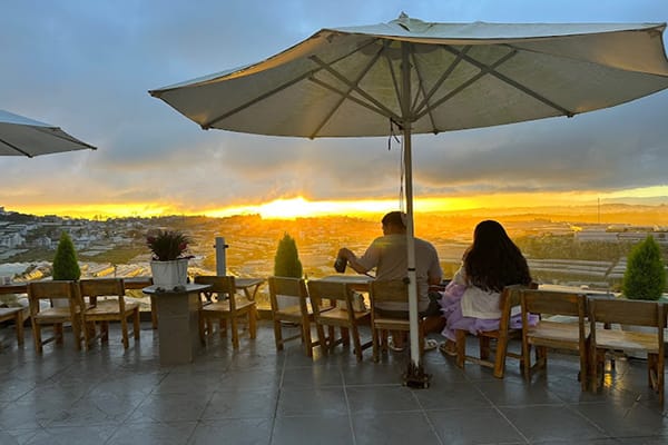 Đốn tim với những quán cafe ngắm bình minh ở Đà Lạt tuyệt đẹp 13 Tiệm cà phê Đồi Hoàng Hôn - nơi ngắm bình minh Đà Lạt
