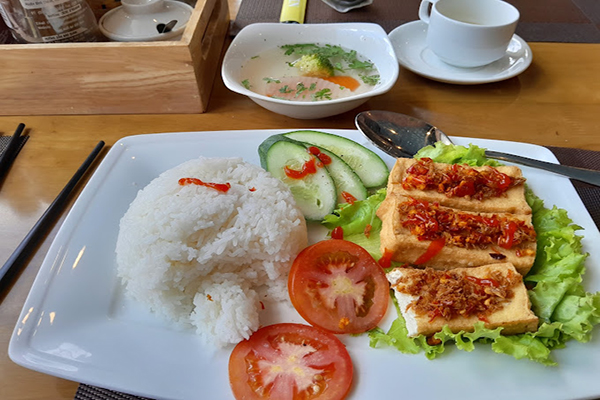 “Trưa nay ăn gì?”, Gợi ý 11 quán cơm ngon ở Đà Lạt 24 Nhà hàng chay Hoa Sen