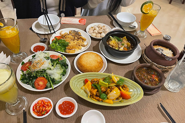 “Trưa nay ăn gì?”, Gợi ý 11 quán cơm ngon ở Đà Lạt 14 Cơm Niêu – một trong những món cơm ngon ở Đà Lạt