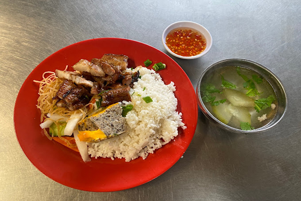 “Trưa nay ăn gì?”, Gợi ý 11 quán cơm ngon ở Đà Lạt 17 Cơm tấm 118 Đà Lạt
