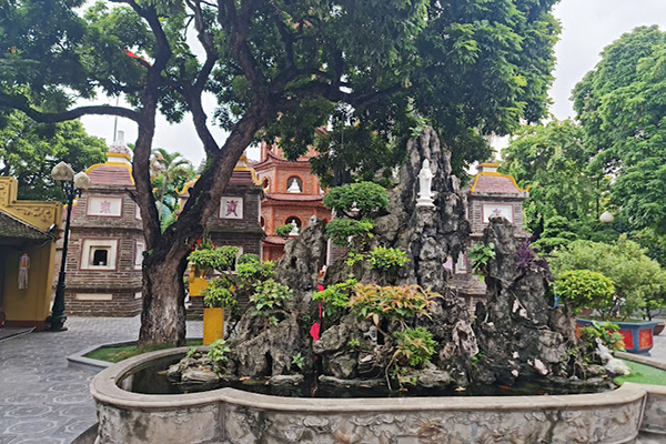 Khám Phá Vẻ Đẹp Linh Thiêng Của 4 Ngôi Chùa Nổi Tiếng Ở Hà Nội 9 Chùa Trấn Quốc