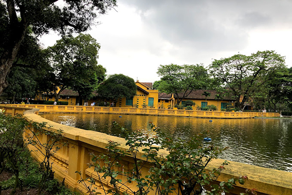 Khám Phá Vẻ Đẹp Linh Thiêng Của 4 Ngôi Chùa Nổi Tiếng Ở Hà Nội 13 Chùa một cột
