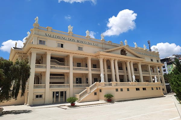 Nhà thờ Don Bosco Đà Lạt Kiến trúc cổ kính, điểm sống ảo hấp dẫn 6 Nhà thờ Don Bosco Đà Lạt