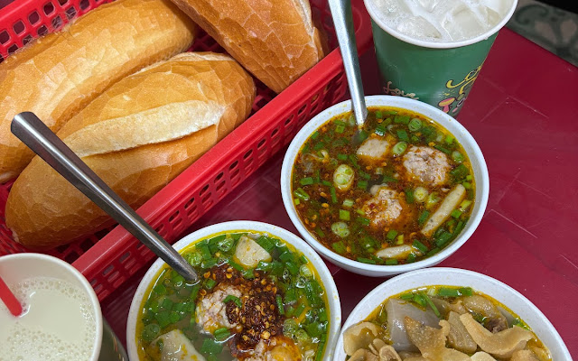 Khám Phá Những Quán Ngon Không Thể Bỏ Qua Khi Đến Đà Lạt! 15 Sương Bánh Mì Xíu Mại