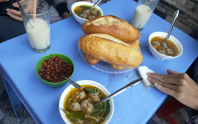 Top 30 Quán Ăn Vặt Đà Lạt Ngon Khiến Bạn Chỉ Muốn "Cắm Mặt" Vào Ăn 30 Sương Bánh Mì Xíu Mại