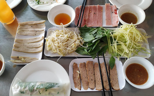 Top 9 quán bánh cuốn nóng ngon tuyệt vời tại Đà Lạt 22 Lok Lok - Tiệm Ăn Zui Zẻ